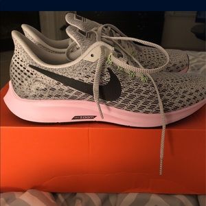 Woman’s Nike air zoom Pegasus 35